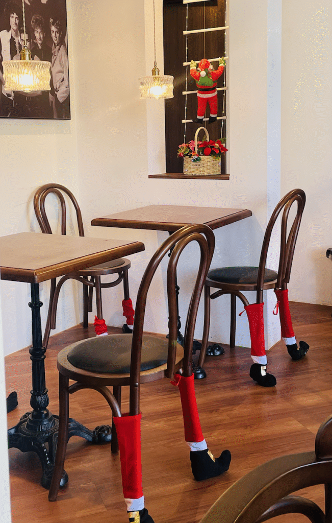 截圖-2025-09-05-晚上7.17.25-651x1024 【竹北高鐵美食】Princeken Coffee Company|夢回倫敦的英倫咖啡廳