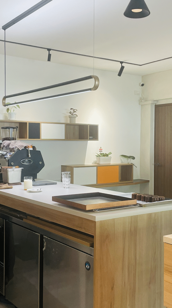 截圖-2025-09-18-晚上9.31.07-572x1024 【竹北咖啡廳推薦】勝利咖啡 SEjR22|河岸的療癒角落